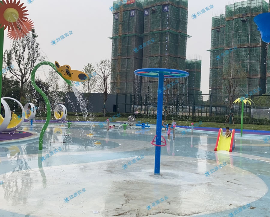 旋轉(zhuǎn)瀑布戲水小品