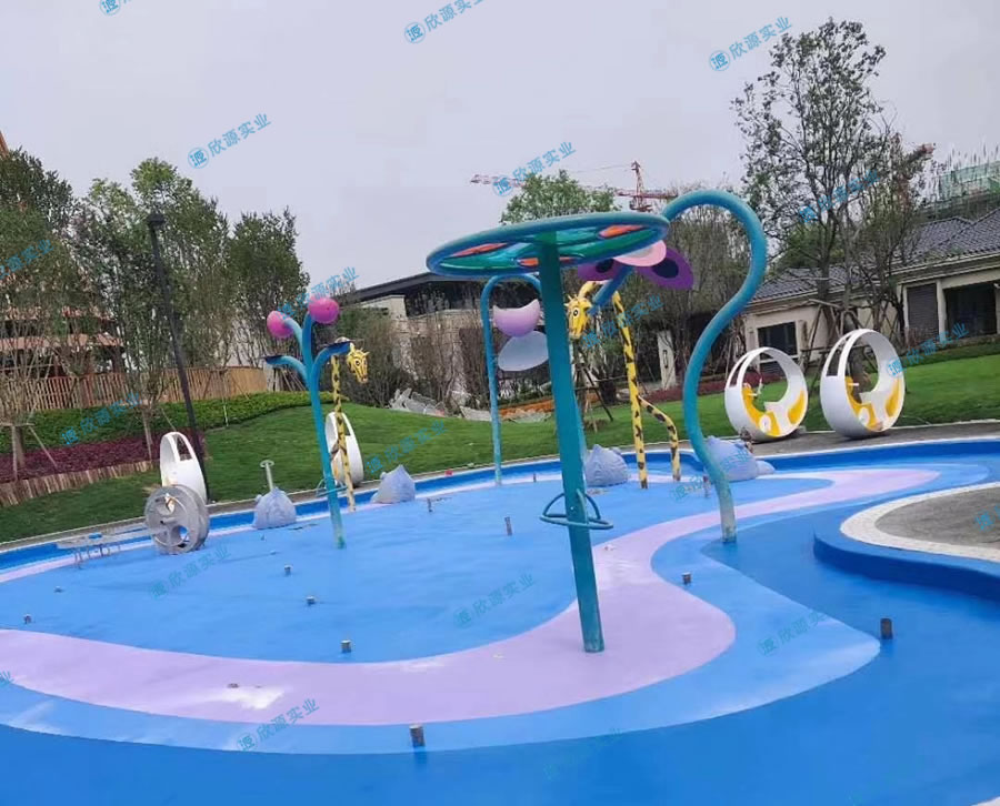 旋轉(zhuǎn)瀑布戲水小品