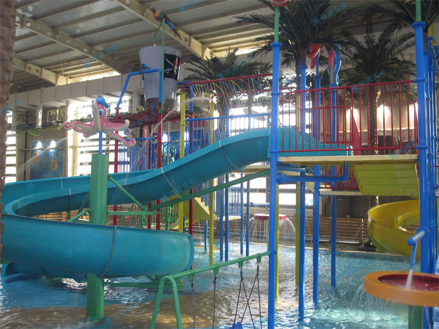 室內(nèi)水上樂園中型水寨制作案例